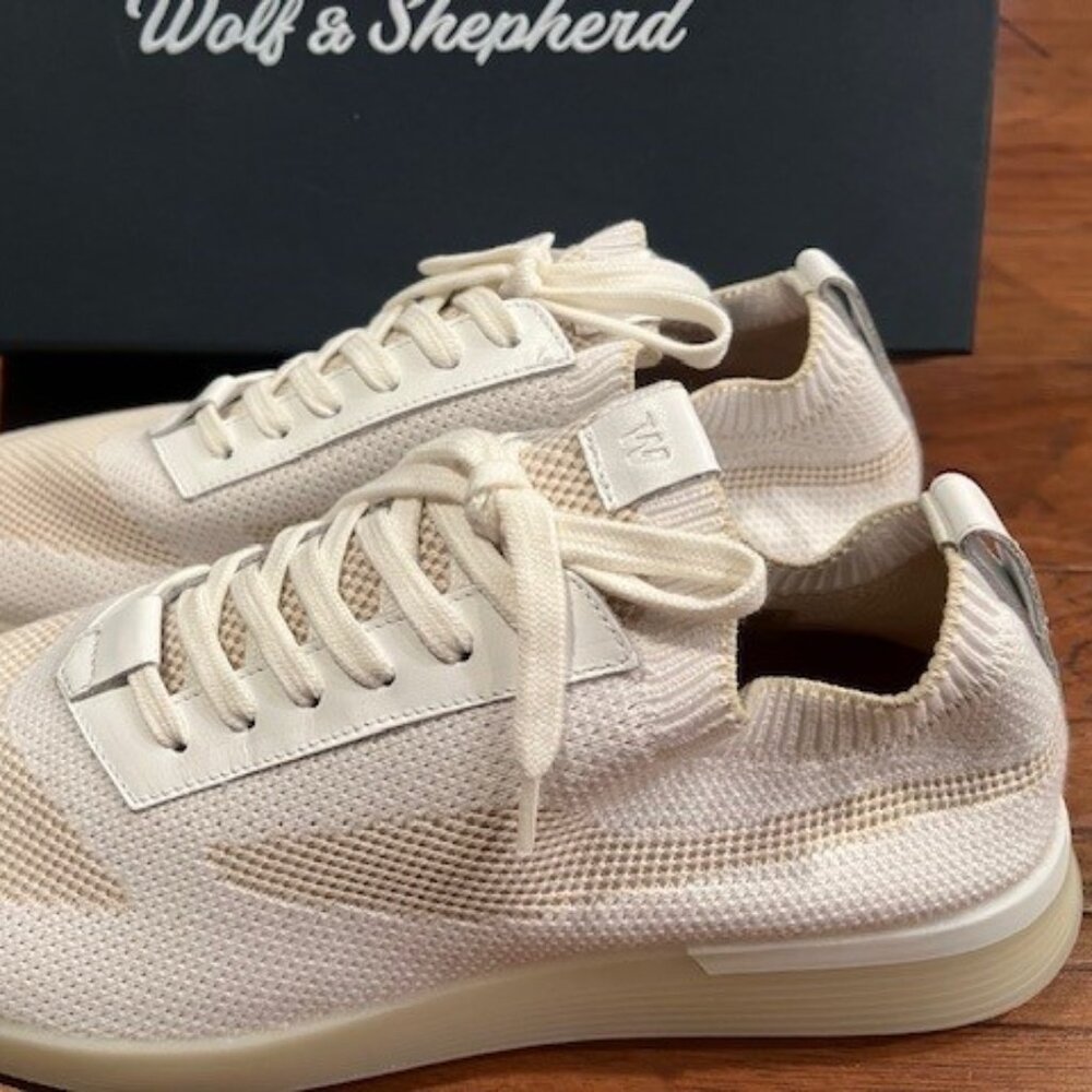 NWB Wolf and Shepherd SupremeKnit™ Trainer